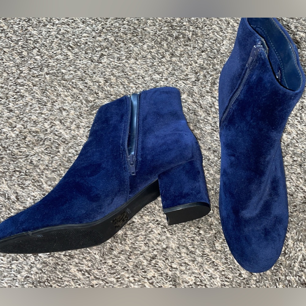 Navy blue booties size 9 brand new from Aldo (call it spring)